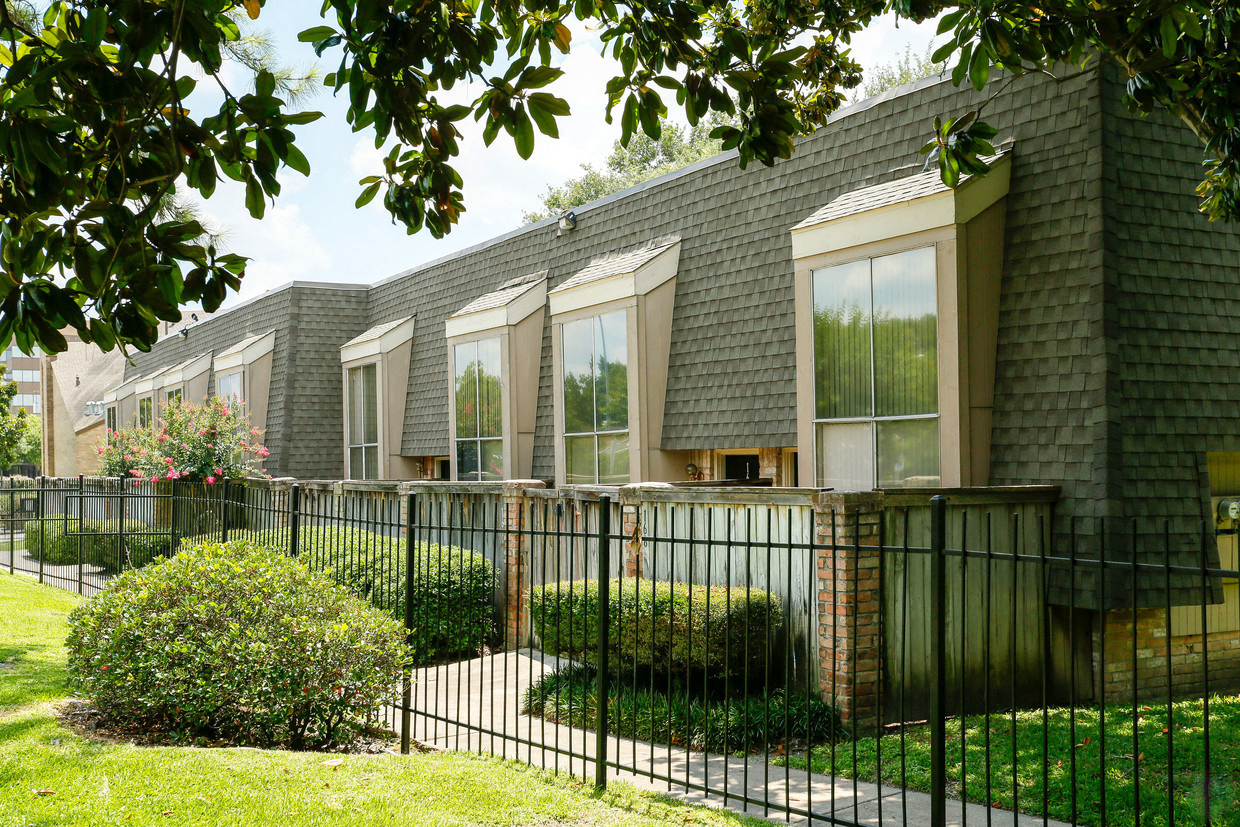 Photos and Video of The Crest in Houston, TX